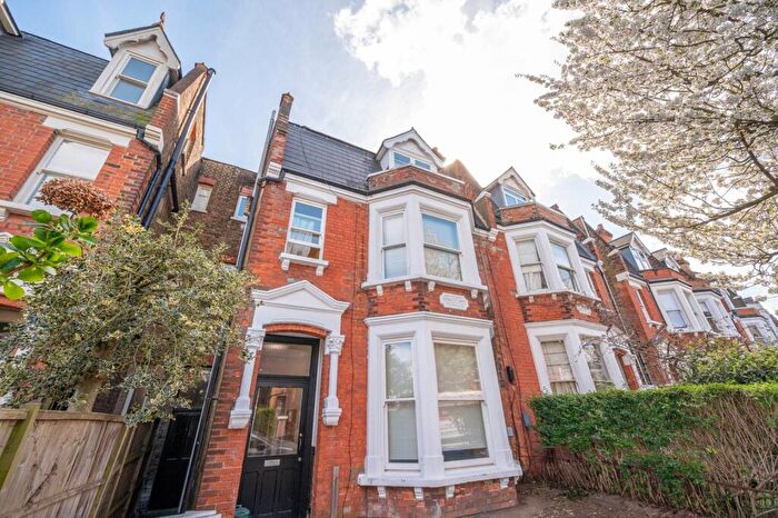 Studio To Rent In Dyne Road, Kilburn, London, NW6