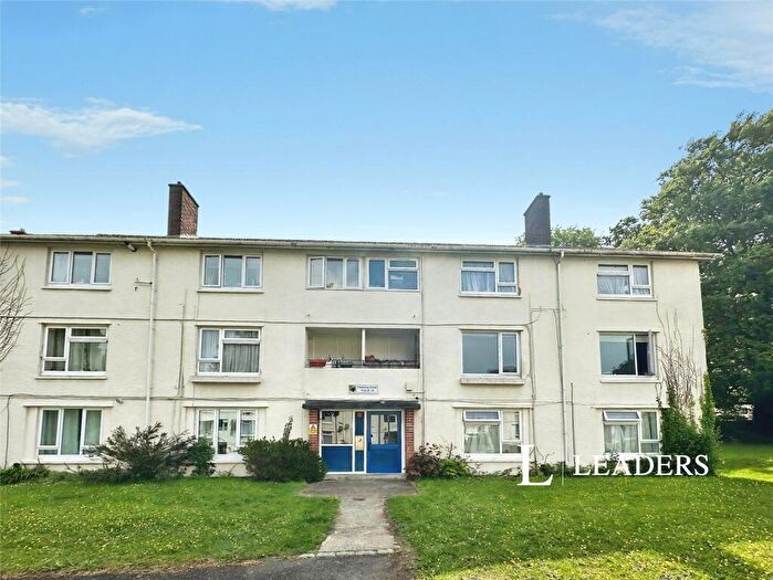 2 Bedroom Apartment For Sale In Holmsley Close, Southampton, Hampshire, SO18