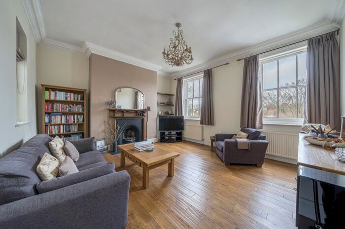 2 Bedroom Flat To Rent In The Glebe London, SE3