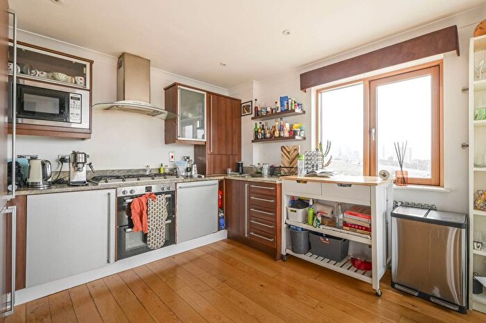 2 Bedroom Flat For Sale In Pancras Way, Bow, London, E3