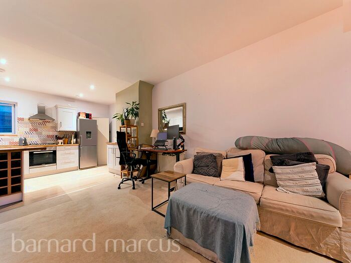 2 Bedroom Flat To Rent In Blegborough Road, London, SW16