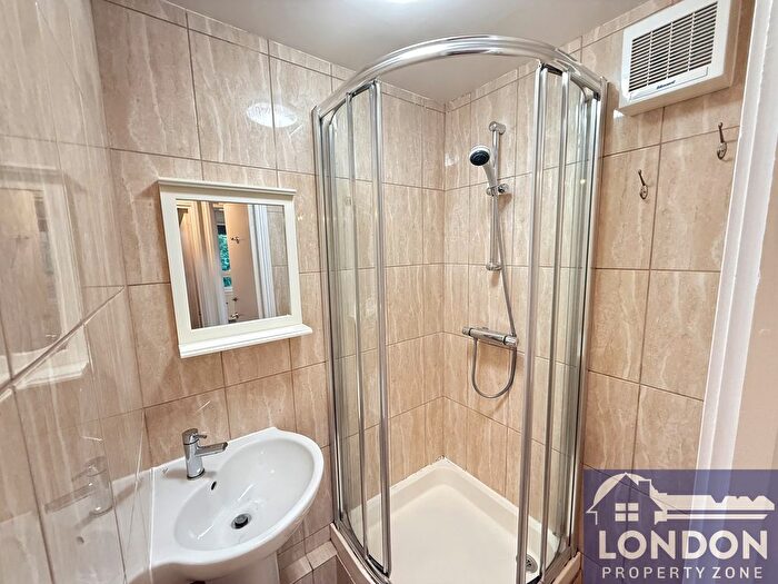 3 Bedroom Flat To Rent In More Close, West Kensington, London, W14