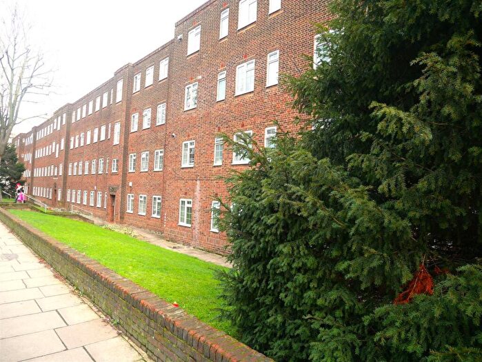1 Bedroom Apartment For Sale In Brent Street, Hendon, NW4