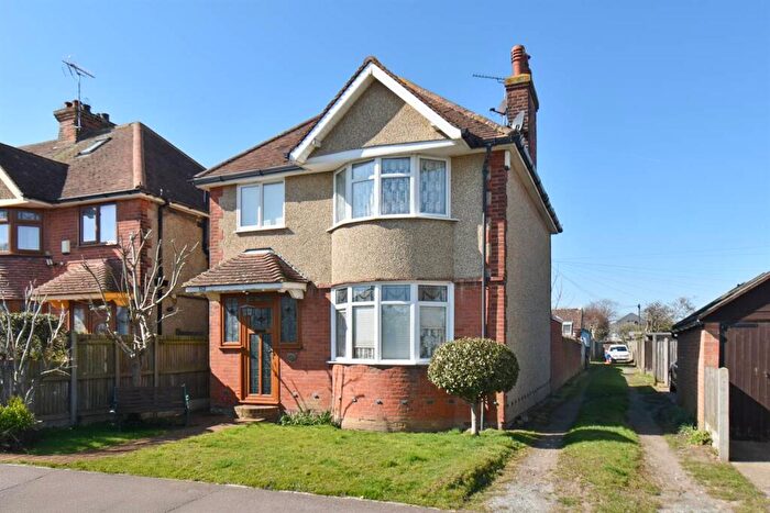 2 Bedroom Detached House For Sale In Baddlesmere Road, Tankerton, Whitstable, CT5