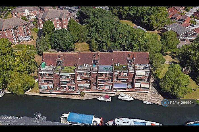 3 Bedroom Flat To Rent In Riverside Court, Caversham, Reading, RG4