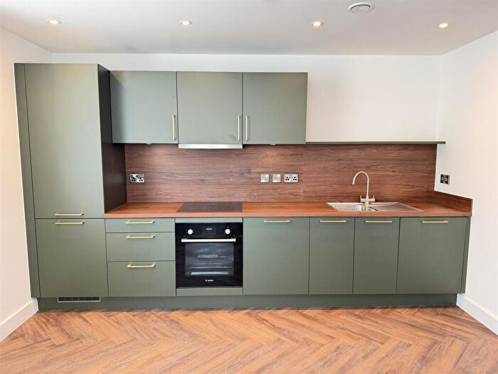 2 Bedroom Apartment To Rent In Fountain Court, Steelhouse Lane, Birmingham, B4