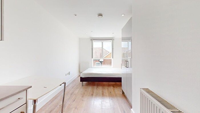 Studio To Rent In Kilburn High Road, London, NW6