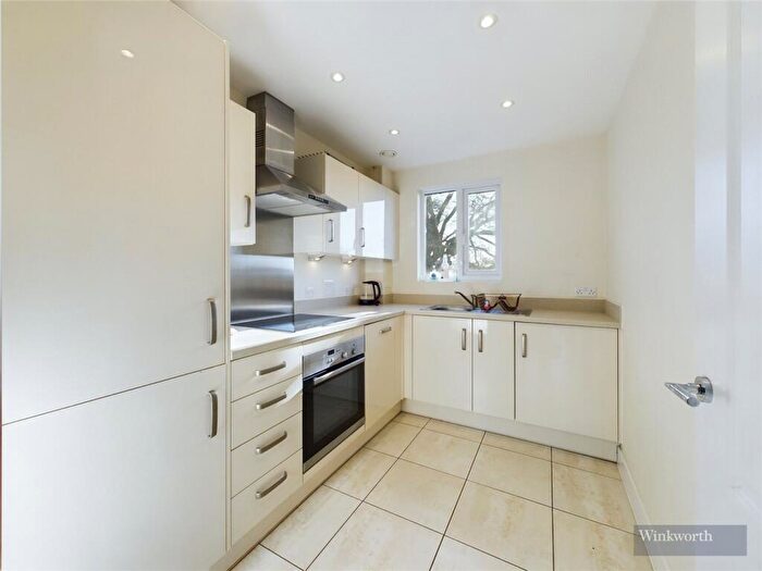 2 Bedroom Apartment To Rent In Hythe Road, Surbiton, KT6