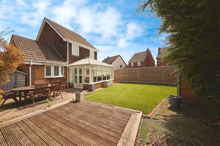 3 Bedroom Semi-Detached House For Sale In Bowbrookvale, Luton, LU2