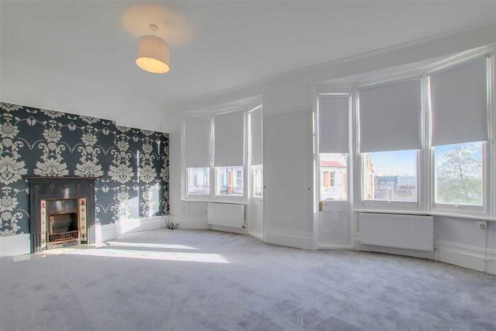 2 Bedroom Flat To Rent In The Broadway, Woodford Green IG8