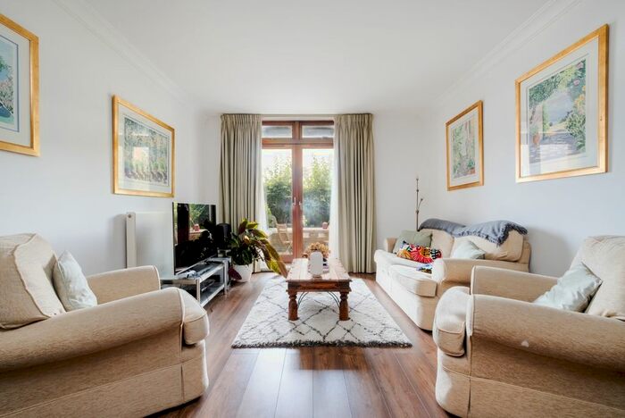 1 Bedroom Flat To Rent In Teal Court, St Katherine Docks, E1W