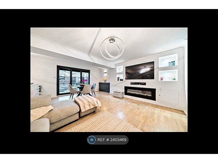 3 Bedroom Maisonette To Rent In Heron Court, Bromley, BR2