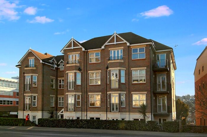 2 Bedroom Flat To Rent In Station Road, Redhill, RH1