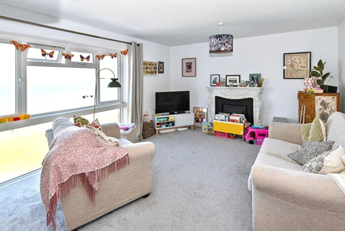 2 Bedroom Flat For Sale In Third Avenue, Cliftonville, CT9 - Photo 6