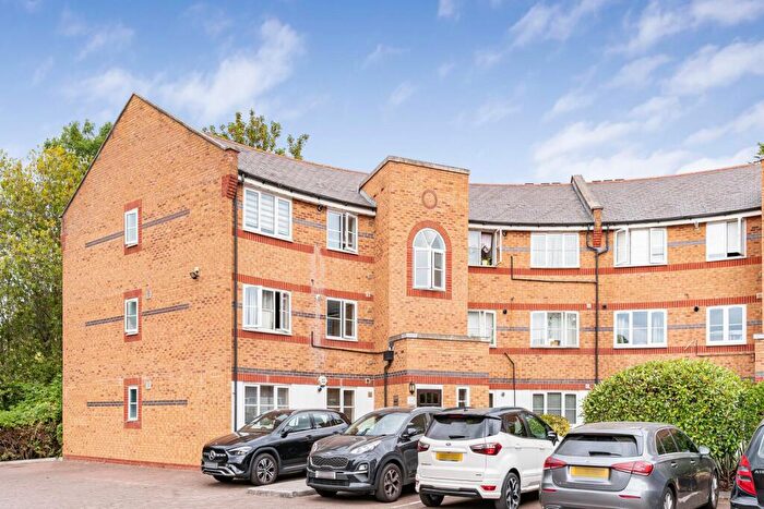 2 Bedroom Flat For Sale In Whitworth Crescent, Enfield, EN3