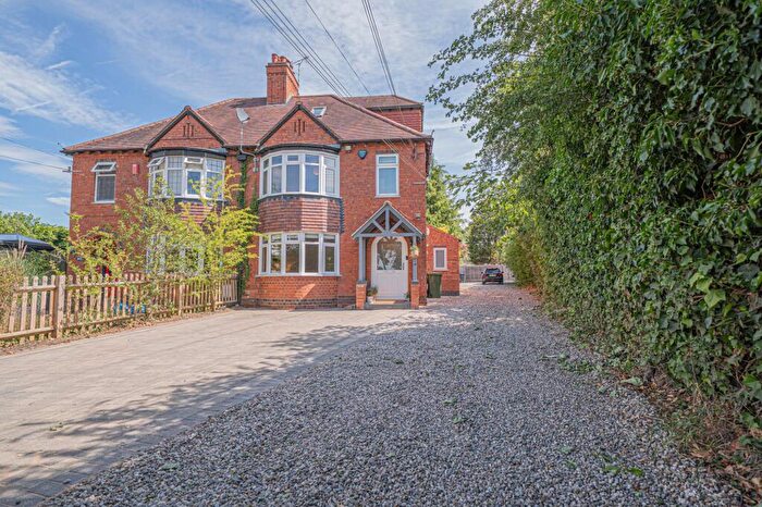 4 Bedroom Semi-Detached House For Sale In Spring Lane, Hockley Heath, B94