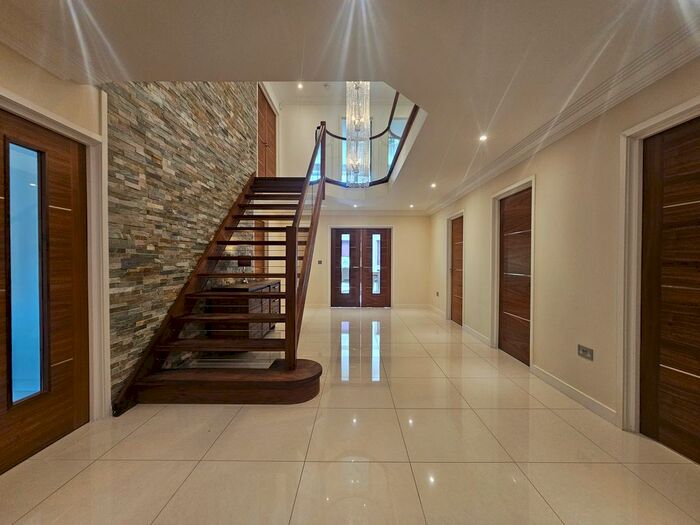 6 Bedroom Property To Rent In Walkers Ridge, Camberley, GU15