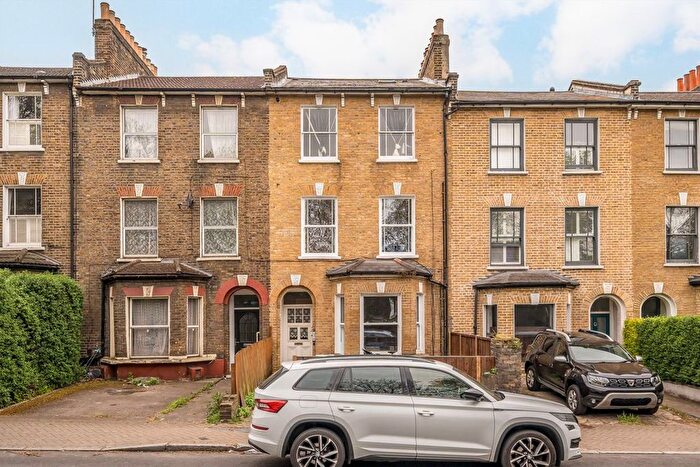 1 Bedroom Flat To Rent In Lausanne Road, Nunhead, SE15