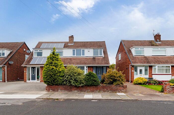 3 Bedroom Semi-Detached House For Sale In Chiltern Drive, Newcastle Upon Tyne, NE12