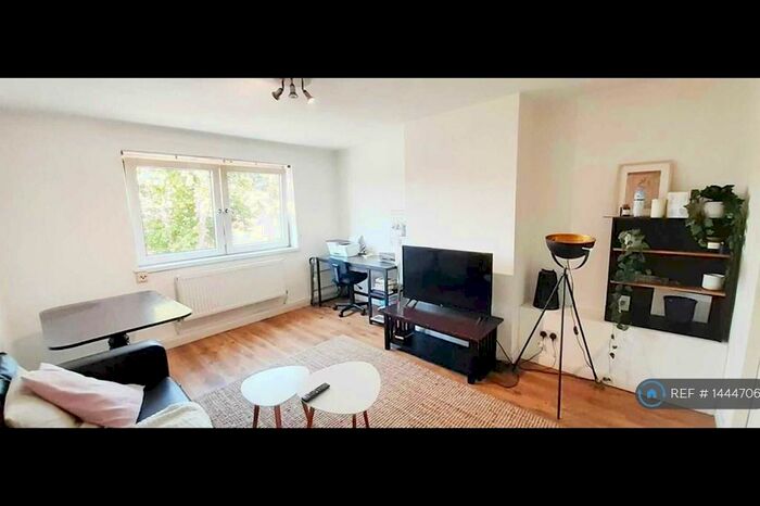 2 Bedroom Flat To Rent In Stratford, London, E15