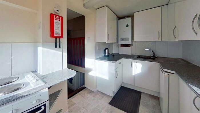 1 Bedroom Flat To Rent In Elphinstone Road, Southsea, PO5