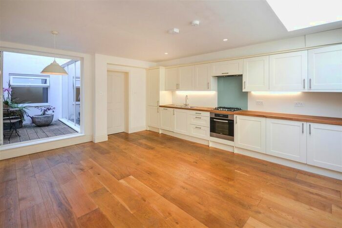 2 Bedroom Flat To Rent In Kingston Road, London, SW19