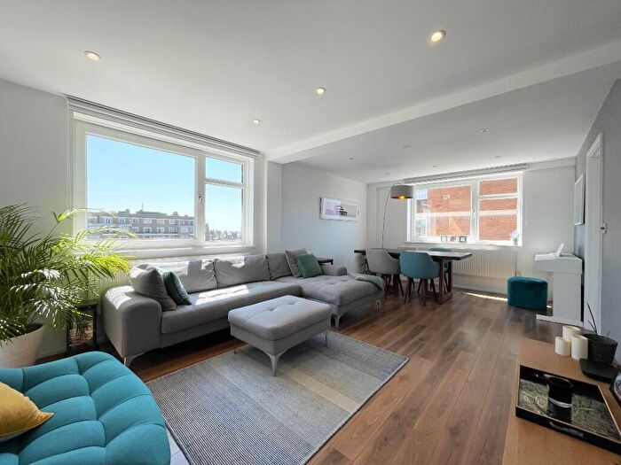 3 Bedroom Flat For Sale In Coombe Lea, Grand Avenue, Hove, East Sussex, BN3