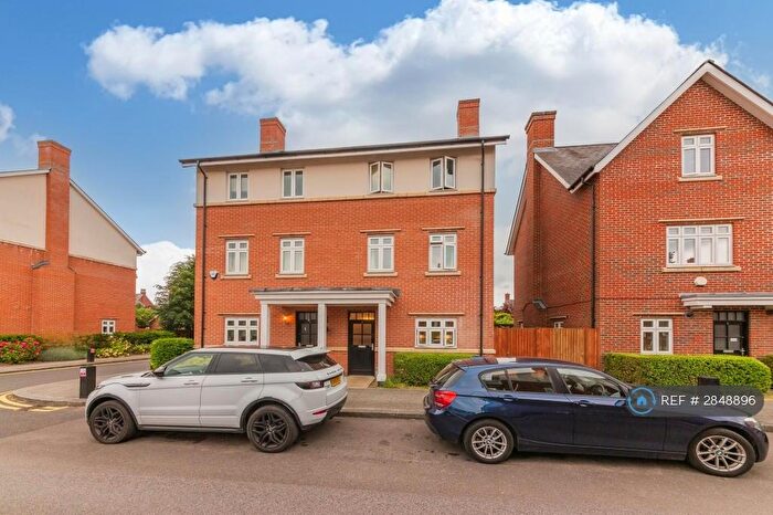 4 Bedroom Semi Detached House To Rent In Gabriel's Square, Reading, RG6