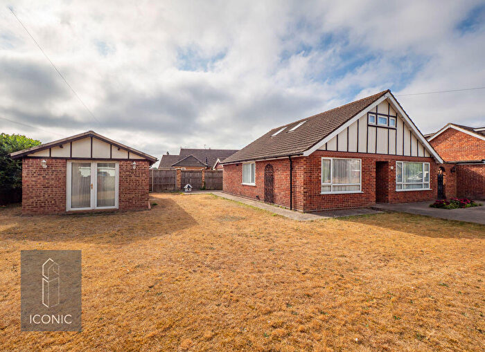 4 Bedroom Chalet For Sale In Springfield Road, Taverham, Norwich, NR8