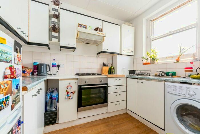 1 Bedroom Flat To Rent In Barons Court Road, Barons Court, London, W14