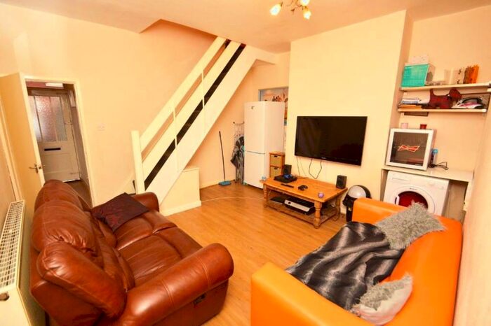 3 Bedroom House To Rent In Kathleen Grove, Manchester, M14