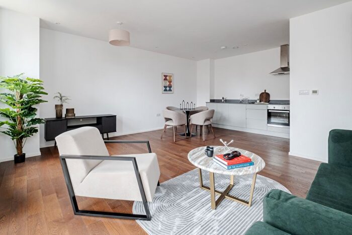 2 Bedroom Flat To Rent In Gransden Avenue, London, E8