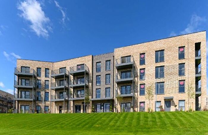 2 Bedroom Flat To Rent In Luctons Close, Loughton, IG10