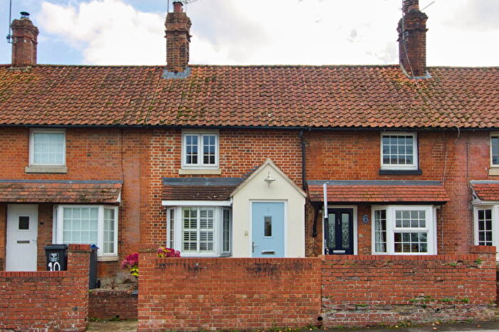 2 Bedroom Cottage For Sale In Lavington Lane, Littleton Panell, Devizes, Wiltshire, SN10