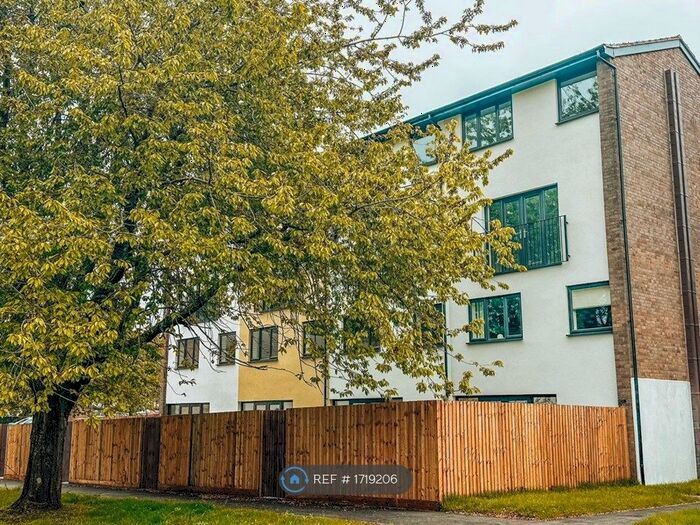 2 Bedroom Maisonette To Rent In Essex Close, Bordon, GU35