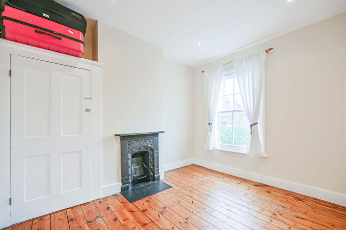 2 Bedroom House For Sale In Morley Avenue, Wood Green, London, N22