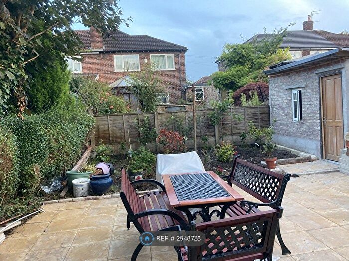 4 Bedroom Semi-Detached House To Rent In Altrincham Road, Manchester, M23