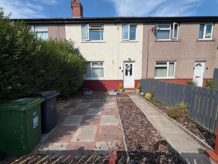 3 Bedroom Town House For Sale In Albert Cres, Birkenshaw, Bradford, BD11