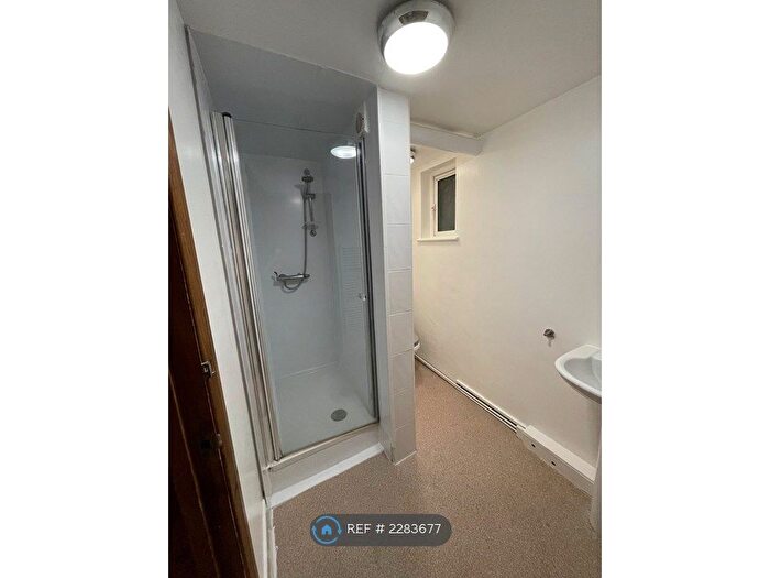 2 Bedroom Flat To Rent In A, London, SW17