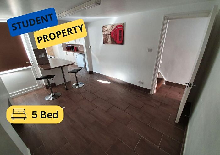 5 Bedroom Terraced House To Rent In Guildford Street, Stoke-On-Trent, ST4