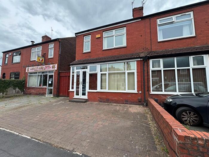 3 Bedroom Semi-Detached House For Sale In Hempshaw Lane, Stockport, SK2