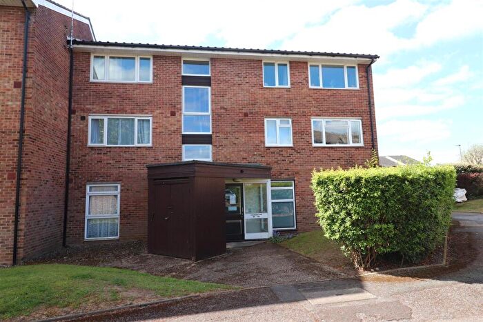 2 Bedroom Flat For Sale In Coleridge Way, Orpington, BR6