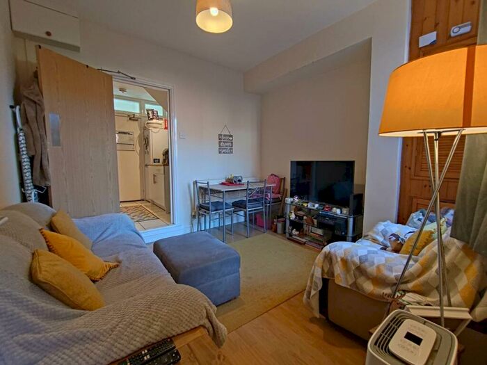 1 Bedroom Flat To Rent In Marlborough Road, Roath, CF23