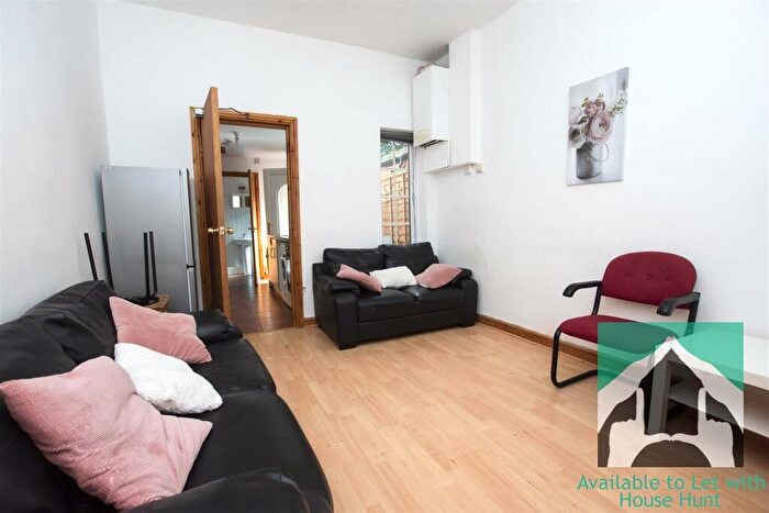 5 Bedroom Terraced House To Rent In George Road, Birmingham, B29