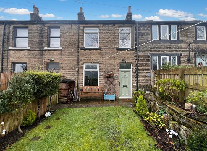 3 Bedroom Terraced House For Sale In Underbank Old Road, Holmfirth, HD9