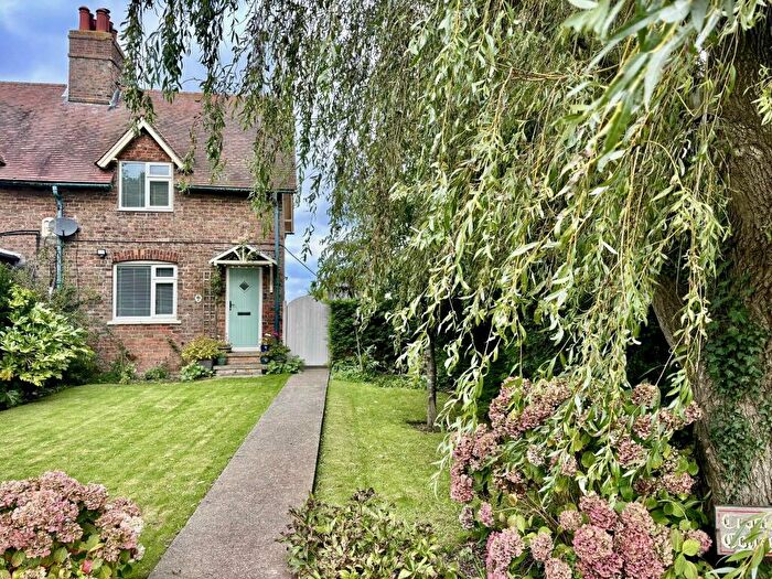 3 Bedroom Semi-Detached House For Sale In Crown Cottages, Blackbarn Road, PE12