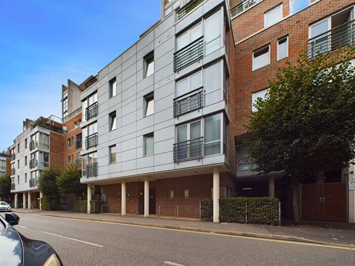 2 Bedroom Flat To Rent In Hamburg House, Cross Street, PO1