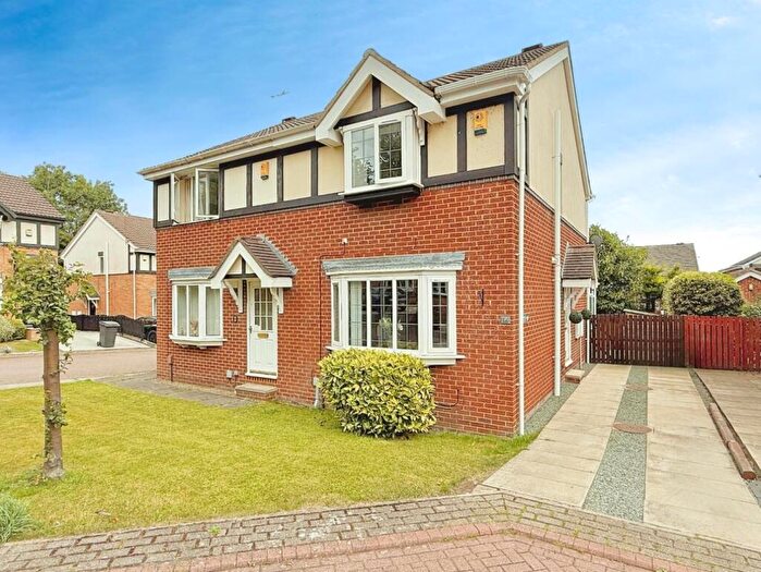 3 Bedroom Semi-Detached House For Sale In Earlswood Mead, Pudsey, LS28