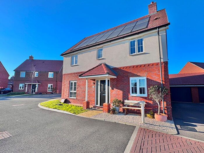 4 Bedroom Detached House For Sale In Troon Road, Botley, SO32