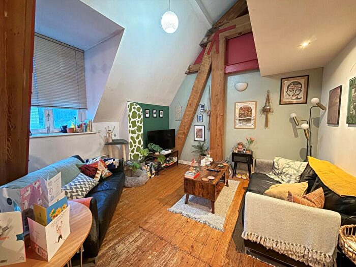 2 Bedroom Flat To Rent In County House, Vicar Lane, Leeds, West Yorkshire, LS1